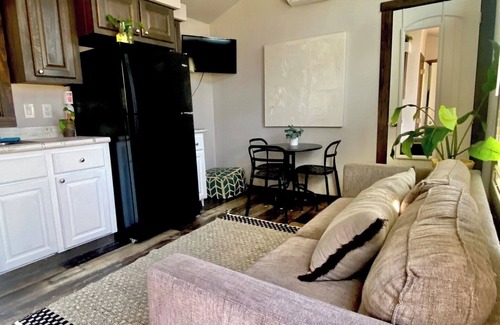 East MLK Casa | Whimsy Cottage in Super Location