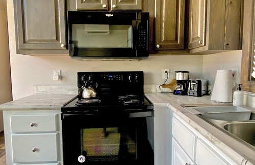 East MLK Casa | Whimsy Cottage in Super Location
