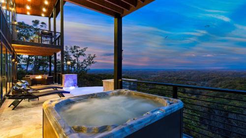 Sevierville Casa | Whiskey Ridge by AvantStay Infinity Pool, Hot Tub, Game Room, Panoramic Views