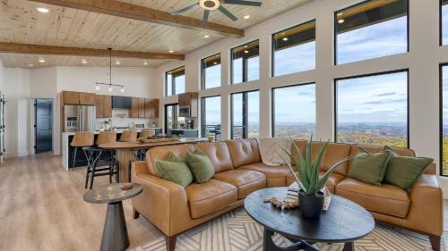 Sevierville Casa | Whiskey Ridge by AvantStay Infinity Pool, Hot Tub, Game Room, Panoramic Views