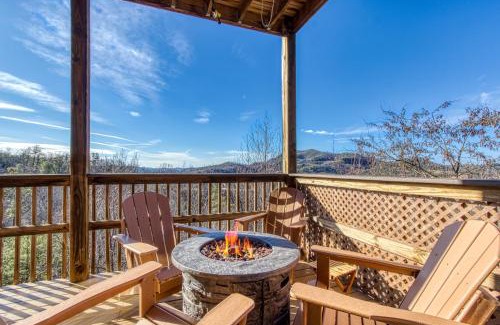 Wears Valley Casa | Whiskey's mountain lodge, Mtn Views, Hot Tub, 685 FREE tickets each paid day