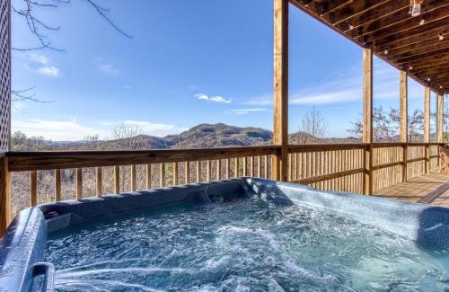 Wears Valley Casa | Whiskey's mountain lodge, Mtn Views, Hot Tub, 685 FREE tickets each paid day