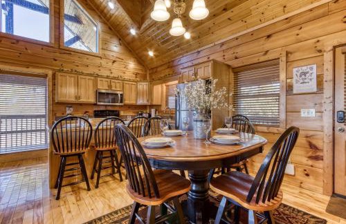 Wears Valley Casa | Whiskey's mountain lodge, Mtn Views, Hot Tub, 685 FREE tickets each paid day