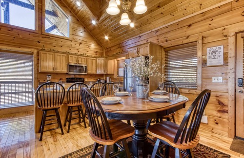 Wears Valley Cabina | Whiskey's mountain lodge, Mtn Views, Game Room, $1089 FREE tickets each paid day