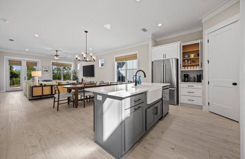 Orange Beach Casa | Whiskey Sands- 4 Private Suites, Fenced Yard, Close to Pool, Walk to the Beach!