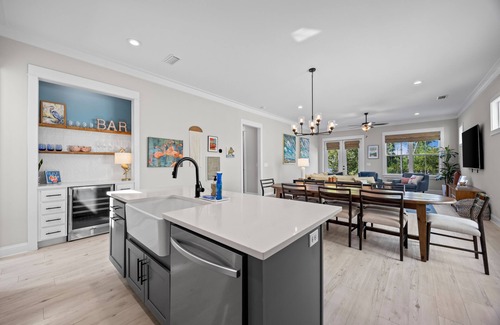 Orange Beach Casa | Whiskey Sands- 4 Private Suites, Fenced Yard, Close to Pool, Walk to the Beach!