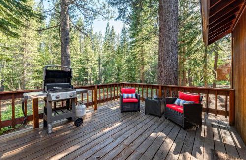 Truckee Casa | Whiskey Springs by AvantStay Classic Cabin Near Tahoe Donner Ski Area