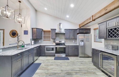Lake Harmony Cabina | Whisky Pines Retreat in Lake Harmony w/ Outdoor Firepit, Gazebo, Kid-Friendly!