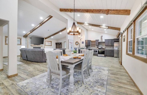 Lake Harmony Cabina | Whisky Pines Retreat in Lake Harmony w/ Outdoor Firepit, Gazebo, Kid-Friendly!