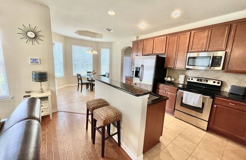 Round Rock Original Plat Casa | Whisper Dreams Retreat- cozy3BR retreat~big yard~bring pets~near Kalahari~DT ATX