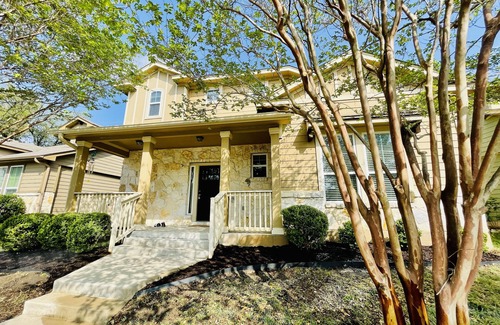 Round Rock Original Plat Casa | Whisper Dreams Retreat- cozy3BR retreat~big yard~bring pets~near Kalahari~DT ATX