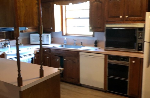 Woden Casa | Whisper Oaks 15 millas al coliseo SFA. Tranquilo y enclavado en el campo.
