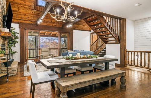 Mountain Air Casa | Whispering Falls Cabin by Carolina Mornings