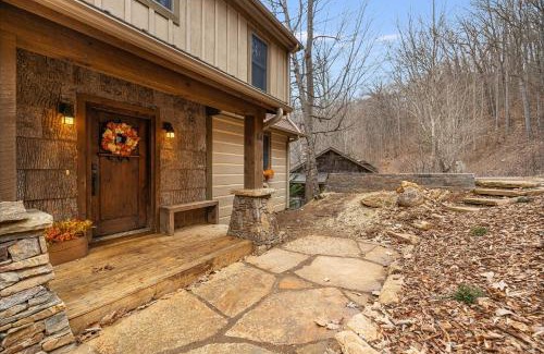Mountain Air Casa | Whispering Falls Cabin by Carolina Mornings