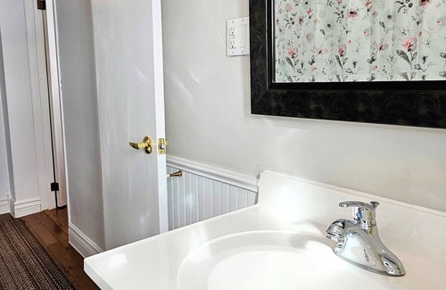 Charlotte's Shore Otro | Whispering Meadows Manor is a 4 bedroom 1.5 bath country home