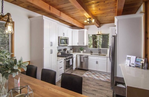Lake Arrowhead Casa | Pino susurrante | Lujo 4BD / 2BA, Slps 10, Muelle, En Village