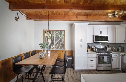 Lake Arrowhead Casa | Pino susurrante | Lujo 4BD / 2BA, Slps 10, Muelle, En Village