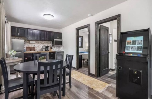 Branson Cabina | Whispering Pines-Cabin near SDC