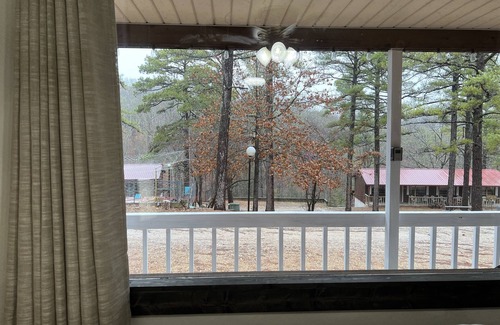 Branson Cabina | Whispering Pines-Cabin near SDC