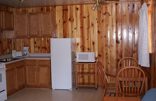 Pinetop-Lakeside Cabina | Whispering Pines - Cabin 33 (Spa Tub)