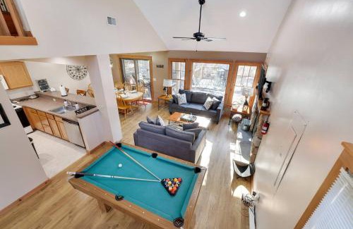 Tannersville Casa | Whispering Pines Hot Tub, Porch & Waterparks