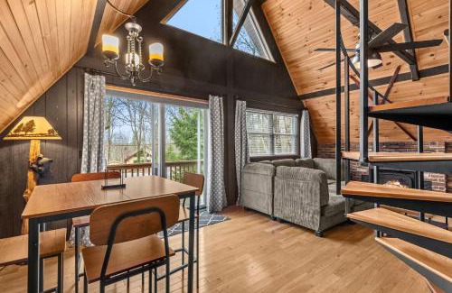 Briar Crest Woods Casa | Whispering Pines - Lake Access Hot Tub Fire Pit