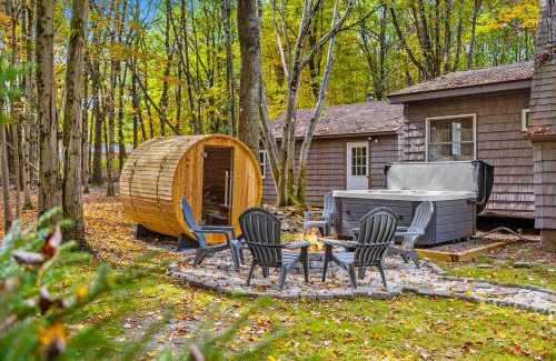 Briar Crest Woods Casa | Whispering Pines - Lake Access Hot Tub Fire Pit