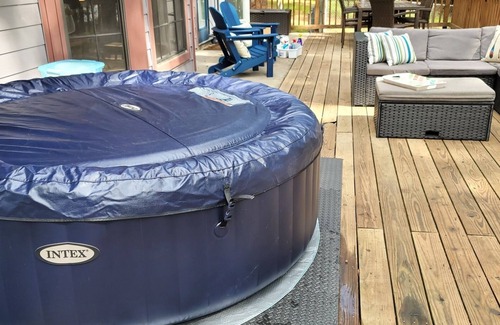 Trinity Cabaña | Whispering Pines on Lake (Woods/Hot Tub/Lakefront)