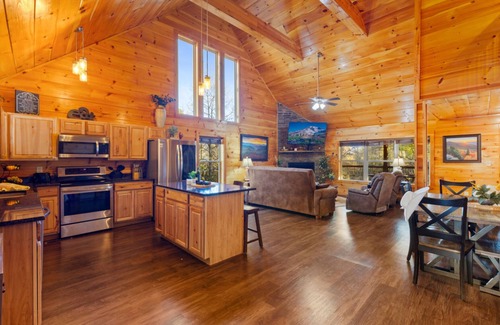 Gatlinburg - Pigeon Forge Cabina | Whispering Pines Retreat By Ghosal Luxury Lodging