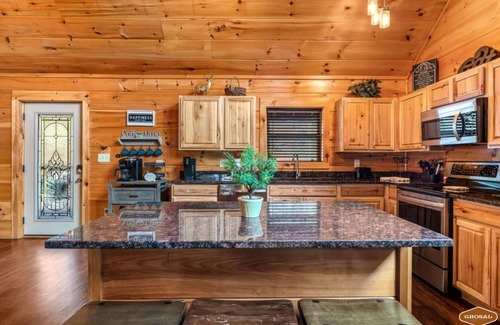Gatlinburg - Pigeon Forge Cabina | Whispering Pines Retreat By Ghosal Luxury Lodging
