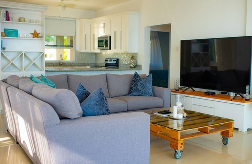 Tower Isle Condominio | Moderno ático frente al mar en Ocho Ríos