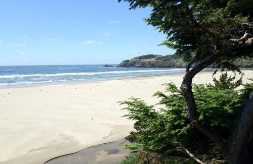 Newport Casa | Whispering Seas with Hot Tub!