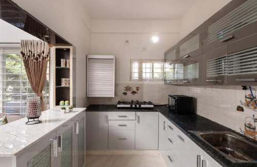 Yelahanka Apartamento | Whispering Willows By Red Olive 3BHK Near Airport