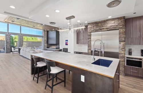 North Scottsdale Casa | WHISPERING WIND– NEW Luxury Scottsdale Villa w/Beach Entry Pool, Hot Tub, Games & More