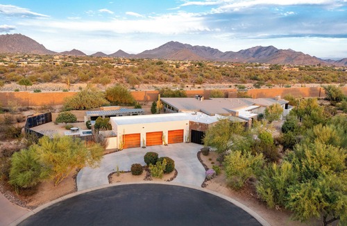 North Scottsdale Casa | WHISPERING WIND– NEW Luxury Scottsdale Villa w/Beach Entry Pool, Hot Tub, Games & More