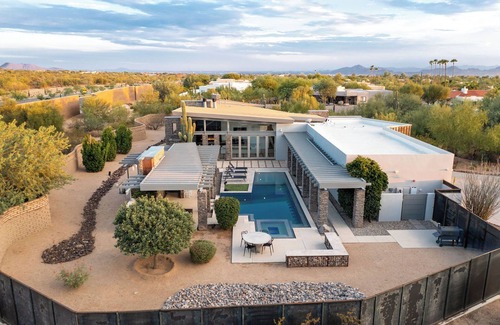 North Scottsdale Casa | WHISPERING WIND– NEW Luxury Scottsdale Villa w/Beach Entry Pool, Hot Tub, Games & More