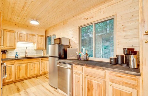 Shenandoah Cabina | Whispering woods Hot tub River access DogFriendly
