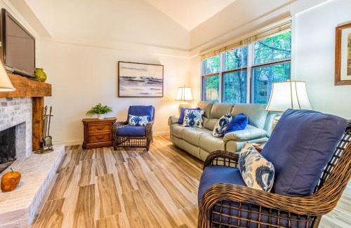 Sapphire Apartamento | Whispering Woods Retreat