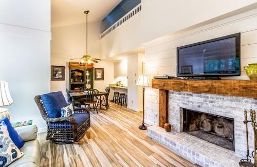 Sapphire Apartamento | Whispering Woods Retreat