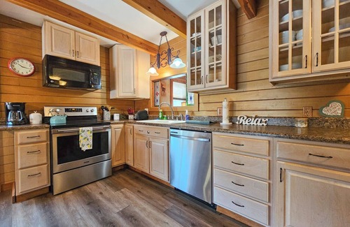 Hill City Casa | Whistle Stop 3 bedroom house walk downtown plenty parking