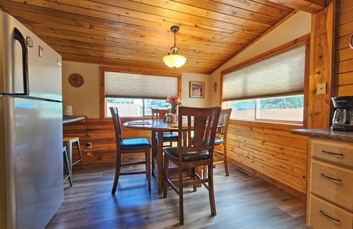 Hill City Casa | Whistle Stop 3 bedroom house walk downtown plenty parking