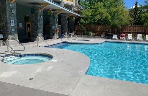 Village North Hotel | Whistler Cascade Lodge suite WIFI cable TV 2 hot tubs pool gym sauna bike & ski storage room