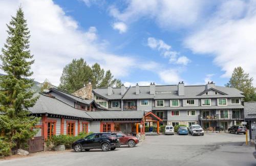 Whistler Creekside Casa | Whistler Corner Loft Next to lift with Amazing views!