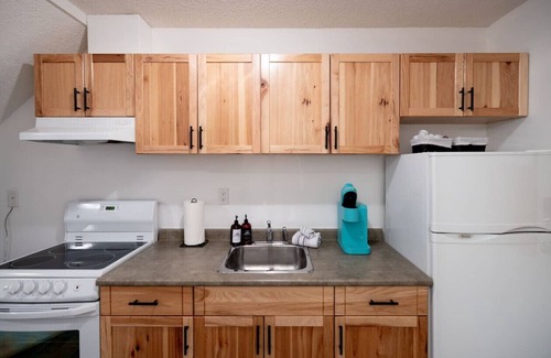 Whistler Creekside Apartamento | Creekside Lofted 1BR:Sleeps 4,Pool,Parking&Near Restaurants, Lakes and Shops!