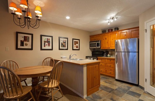 Upper Village Condominio | Whistler Two Bed Townhome a pasos de los remontes y el pueblo. Mejor ubicacion