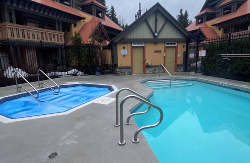 Whistler Cay Heights Condominio | Whistler Village Experience