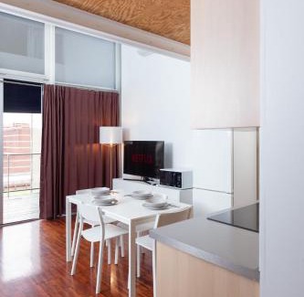 Crescenzago Apartamento | White and Brown Exclusive Loft With Terrace - Free Parking - M2 station