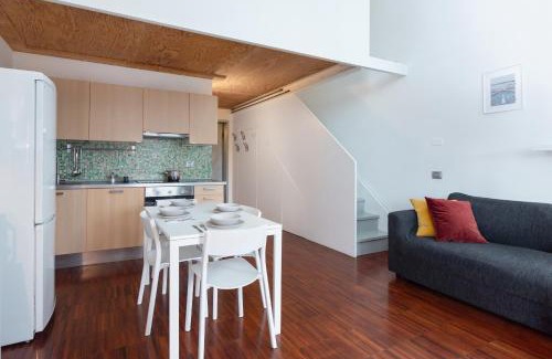 Crescenzago Apartamento | White and Brown Exclusive Loft With Terrace - Free Parking - M2 station