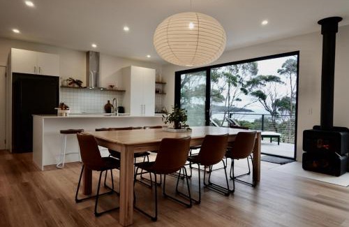 White Beach Casa | White Beach Retreat - Luxurious Water Views