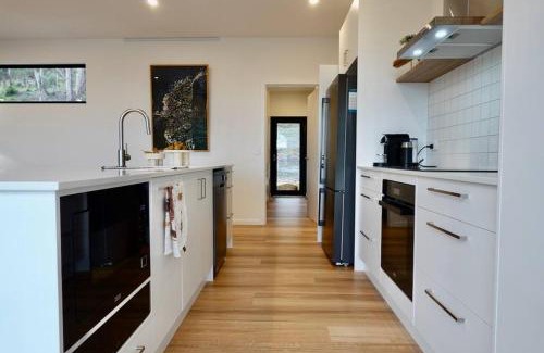 White Beach Casa | White Beach Retreat - Luxurious Water Views